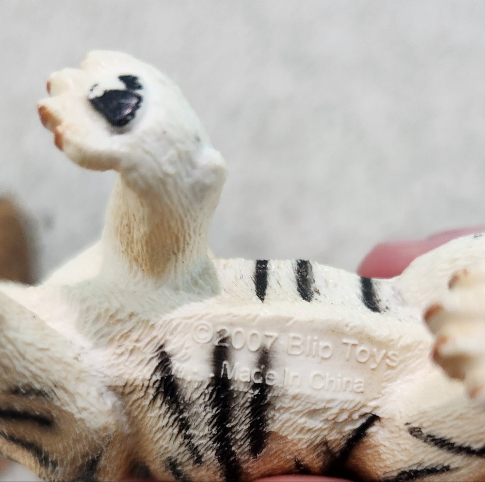Schleich Tiger figurine/Blip Toys, Lot of Two - Picture 4 of 4